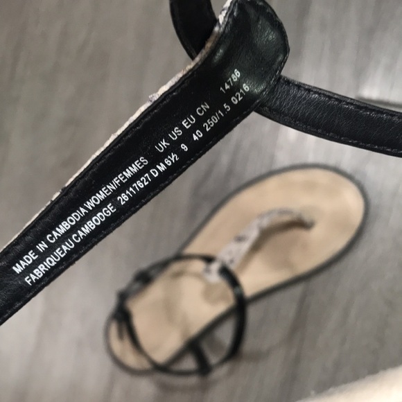 Clarks Black Patent Leather & Snakeskin Embossed Thong Style Sandals size 9 - Picture 7 of 8